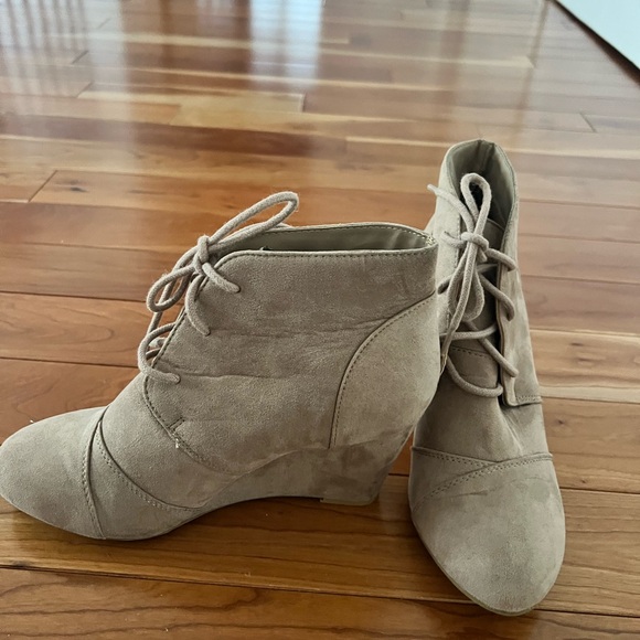 Wet Seal size 8 Booties - Picture 6 of 7